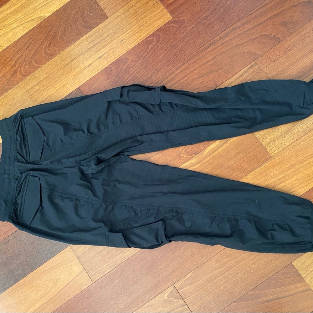BRAND NEW BROWN LULULEMON DANCE CARGOES - SIZE 2